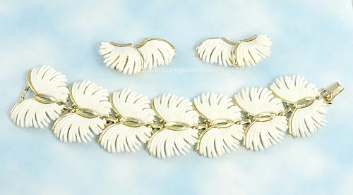 Vintage Lisner Feather Set