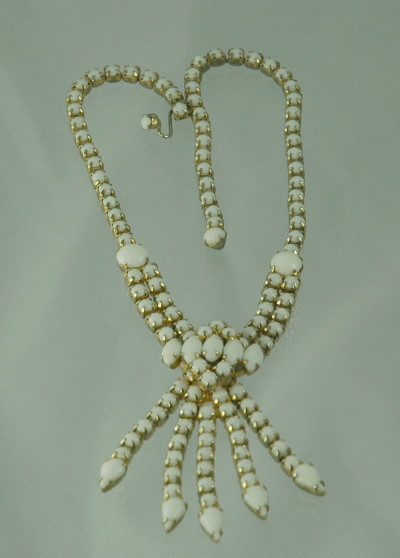 Captivating Vintage Milk Glass Necklace